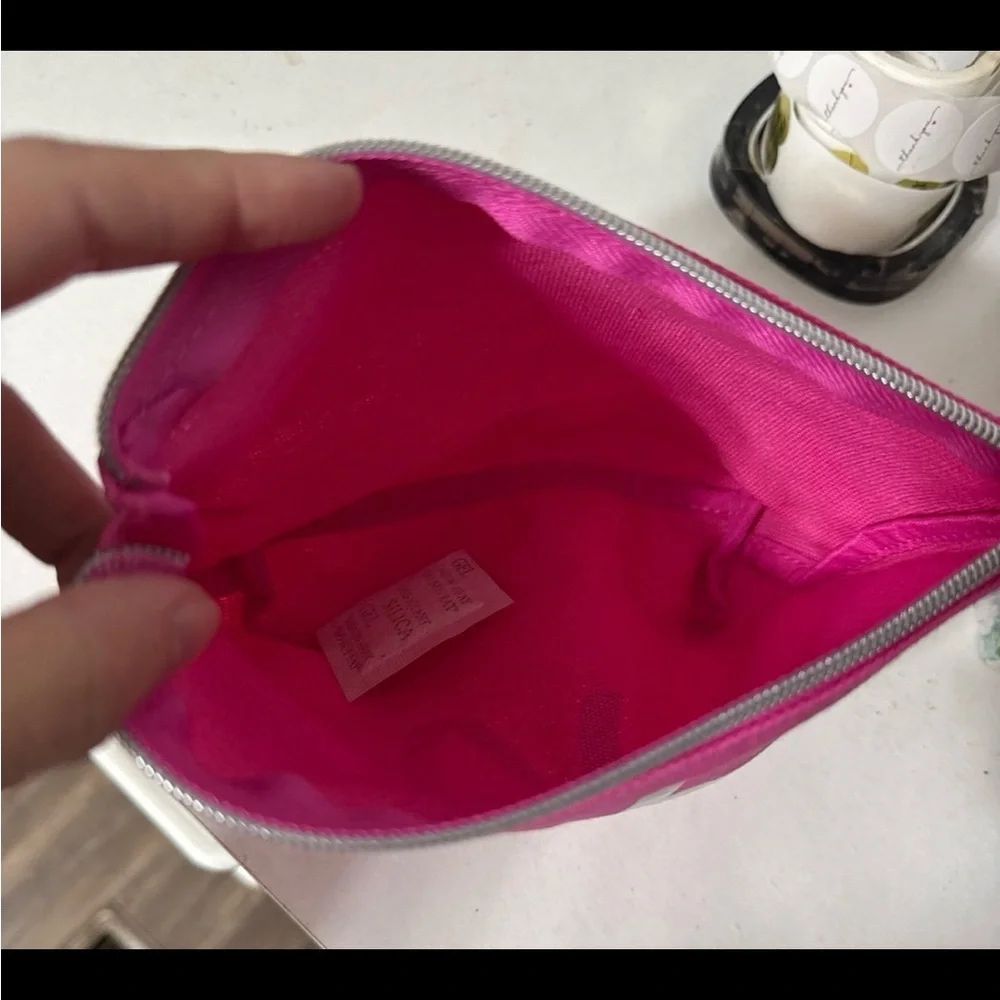 IT Cosmetic Bag Brand New - Picture 3 of 6